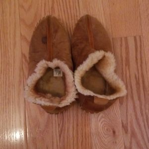 Moccasin slippers